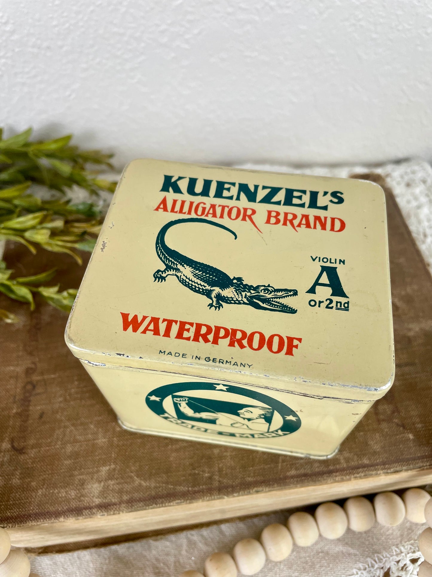 Vintage Kuenzel’s Violin Strings Tin with Strings