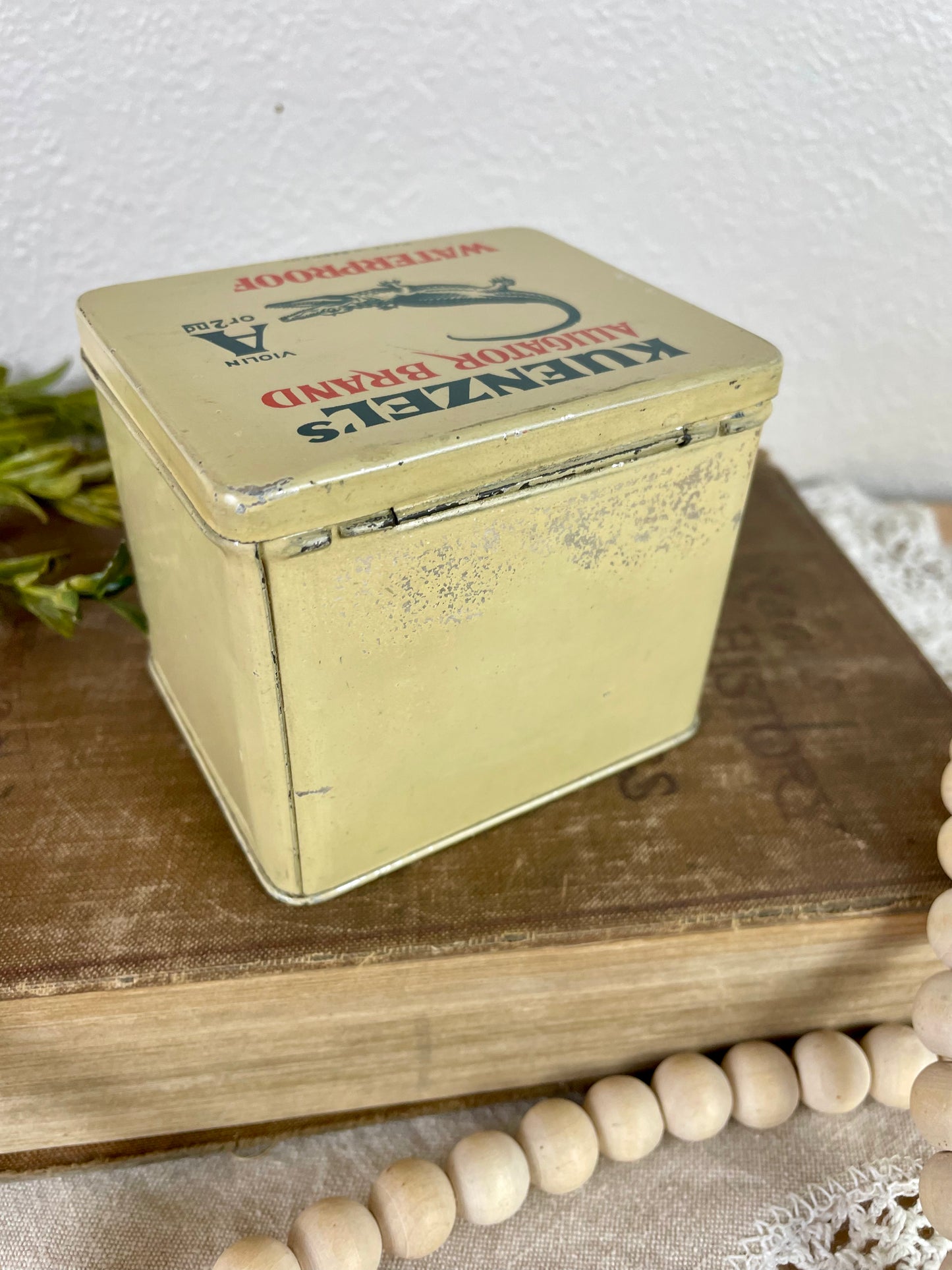 Vintage Kuenzel’s Violin Strings Tin with Strings