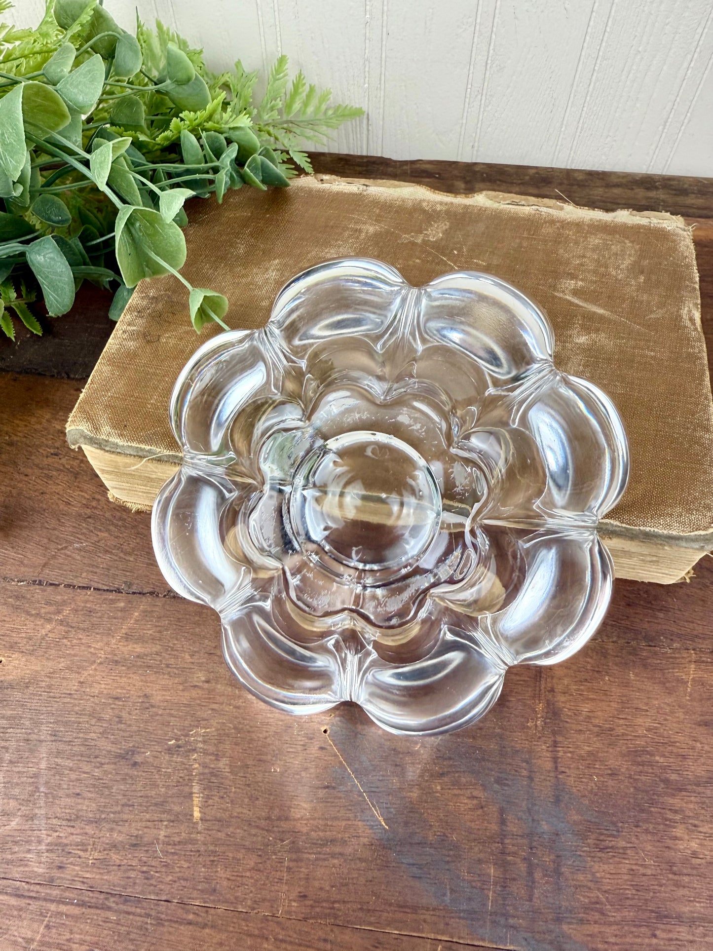 Vintage Mikasa Zinnia Clear Crystal Glass Petal Bowl