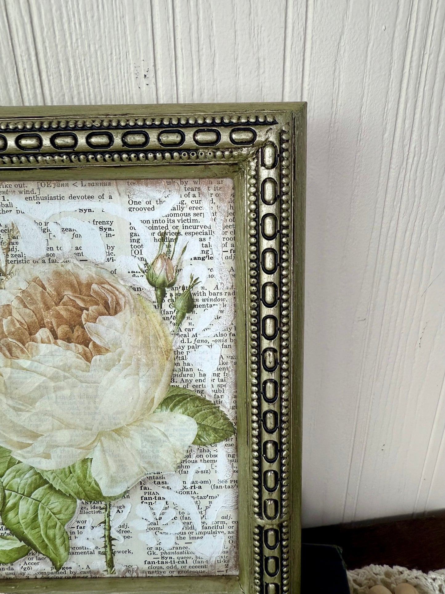 Upcycled White Floral Pictured Frame Wall Art