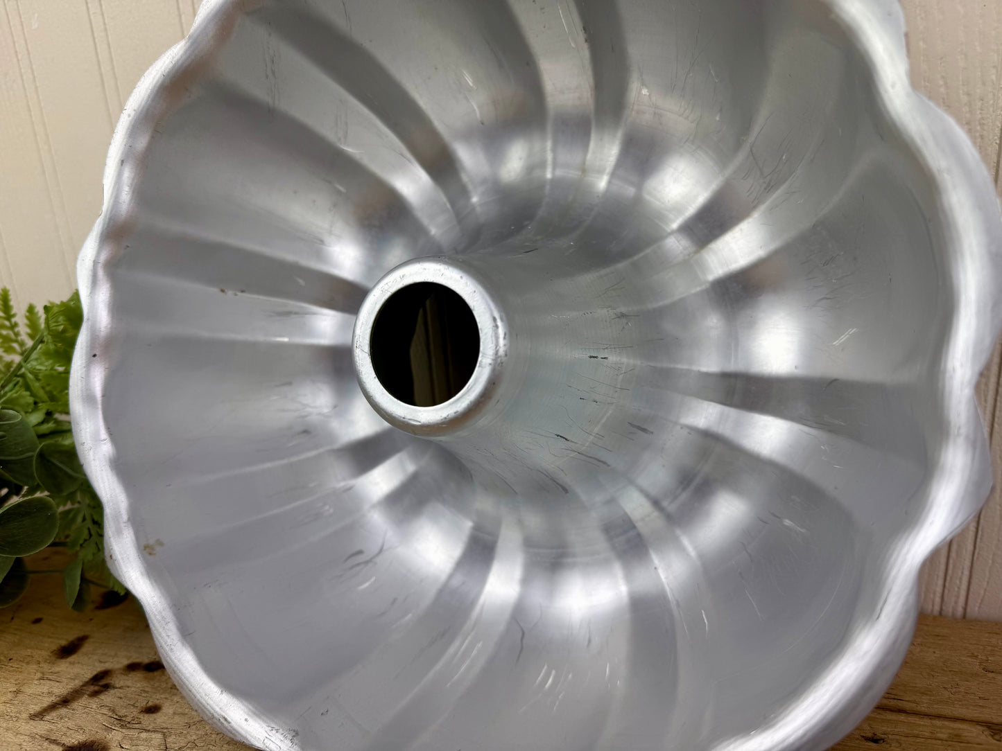 Vintage Avocado Green Fluted Aluminum Bundt Pan