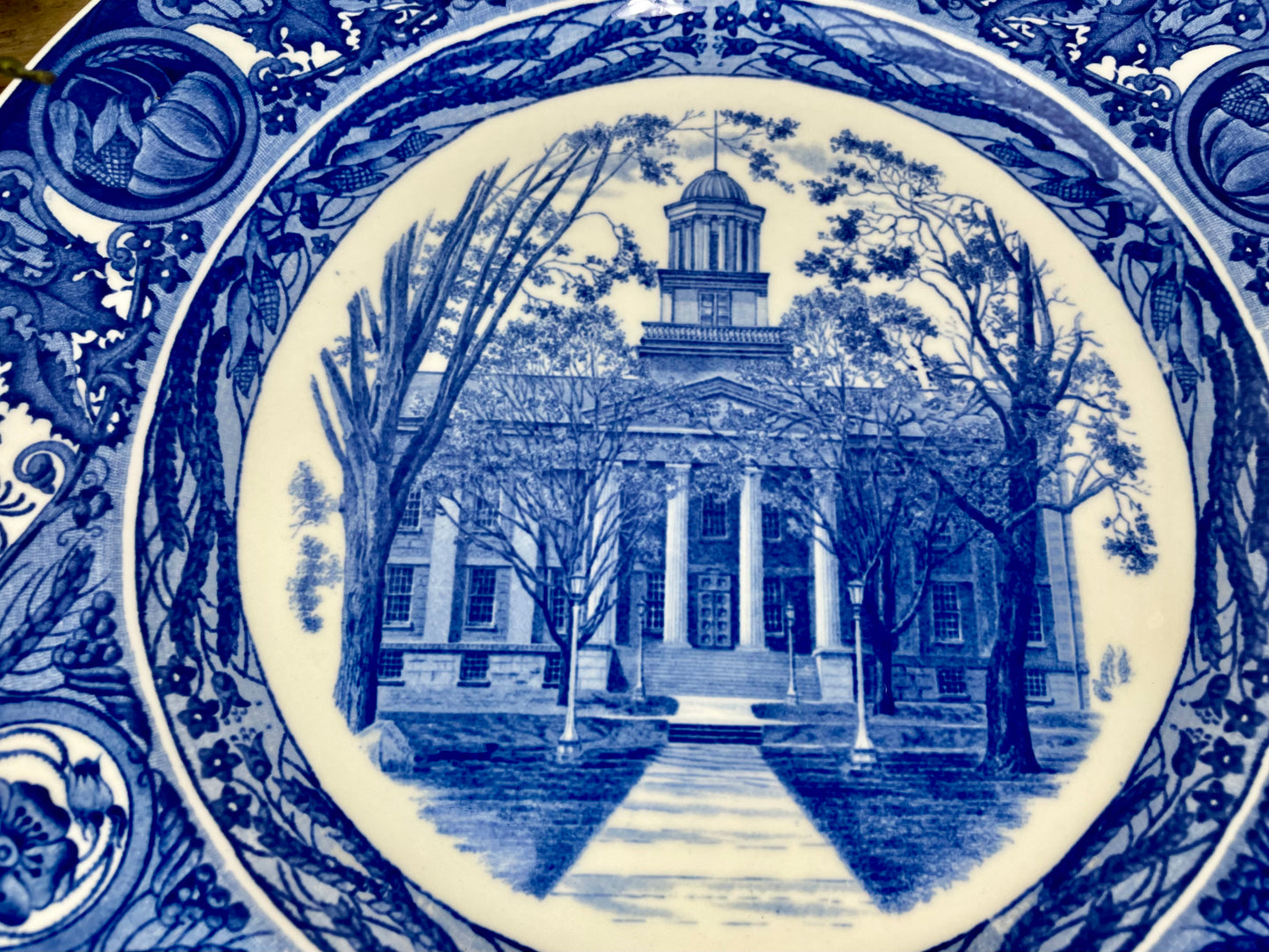 Vintage 1956 Wedgwood University of Iowa ‘Old Capitol’ Porcelain Dinner Plate