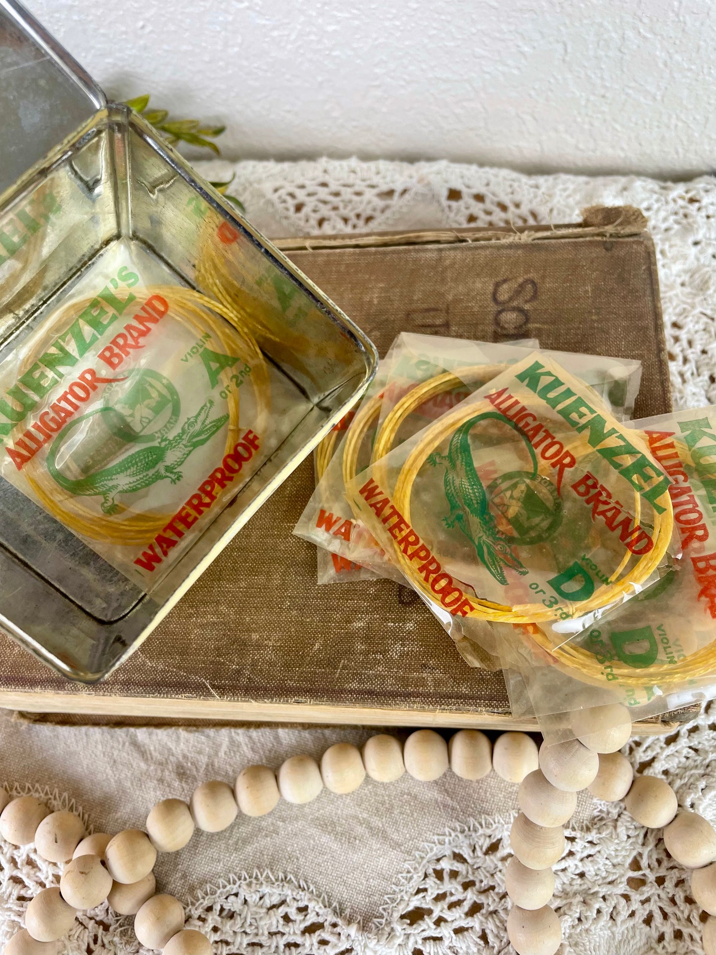 Vintage Kuenzel’s Violin Strings Tin with Strings