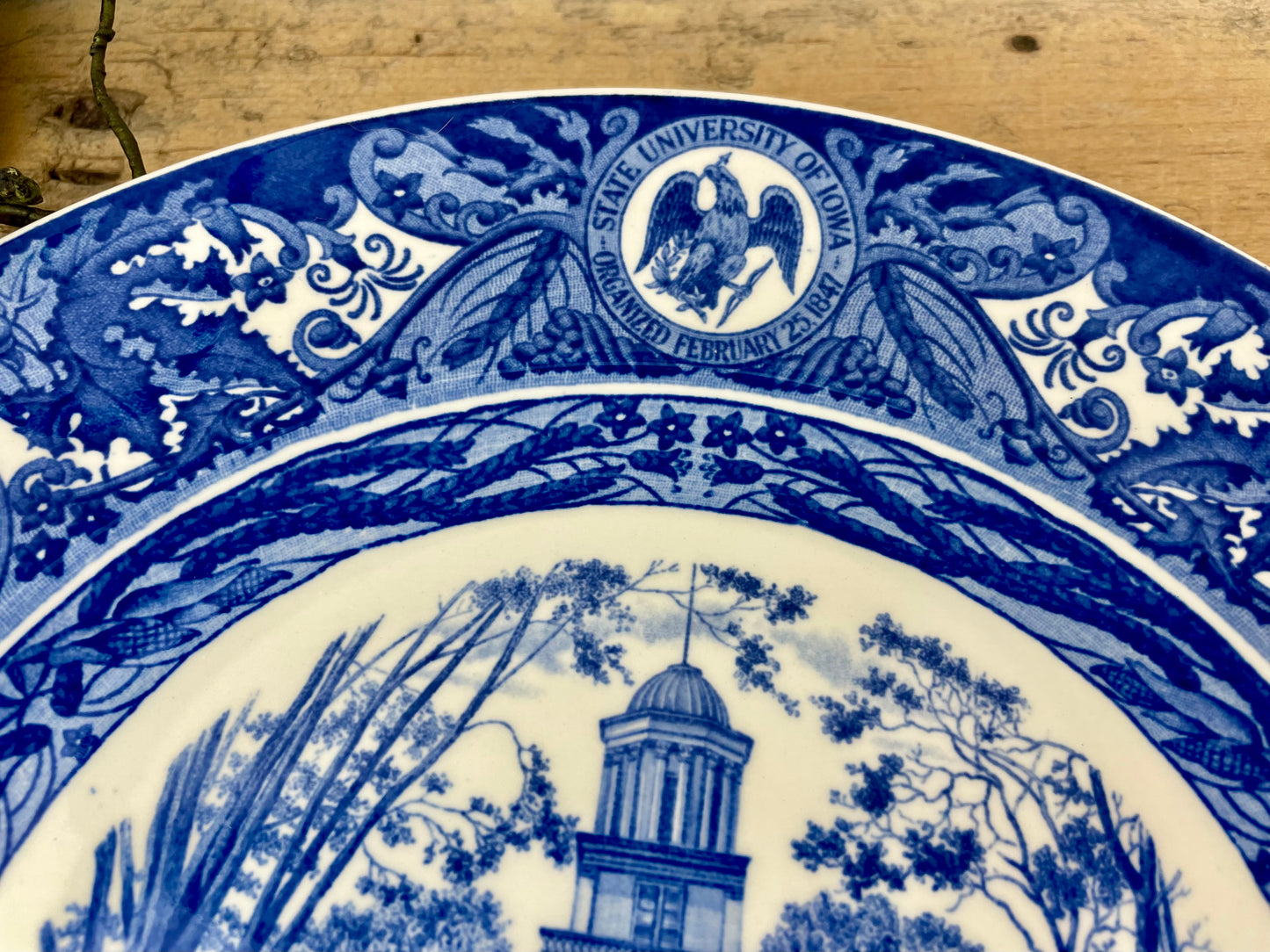 Vintage 1956 Wedgwood University of Iowa ‘Old Capitol’ Porcelain Dinner Plate