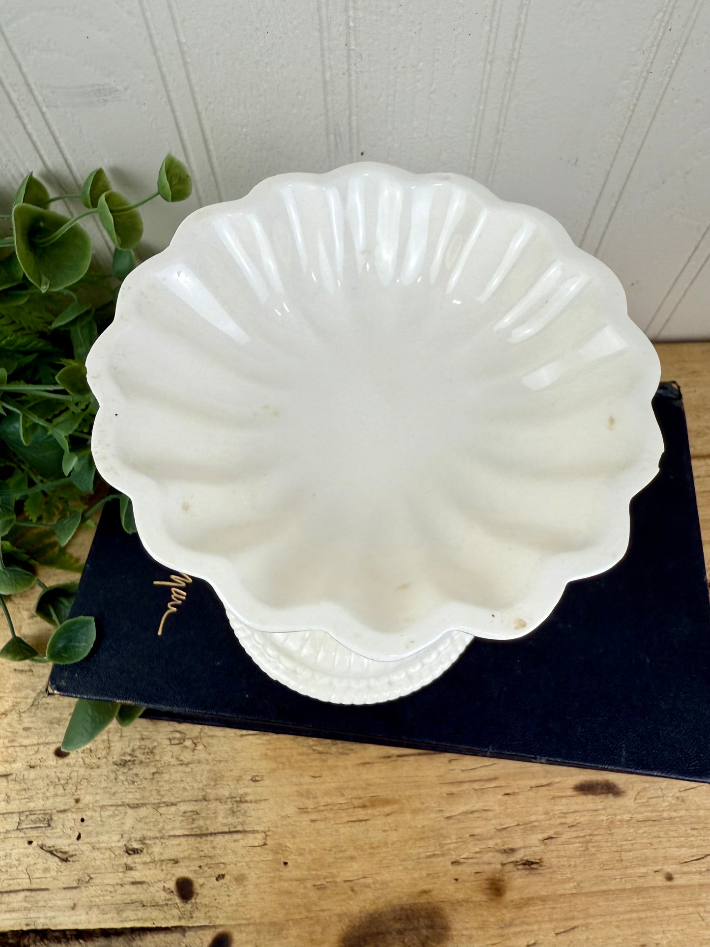 Vintage Ceramic Cherub Pedestal Soap Dish