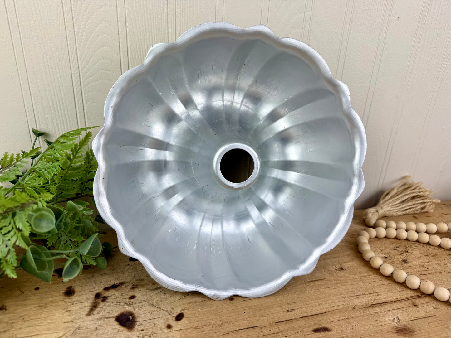 Vintage Avocado Green Fluted Aluminum Bundt Pan
