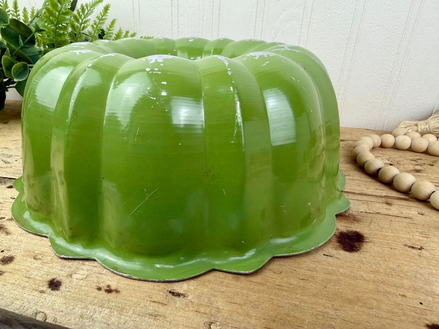 Vintage Avocado Green Fluted Aluminum Bundt Pan