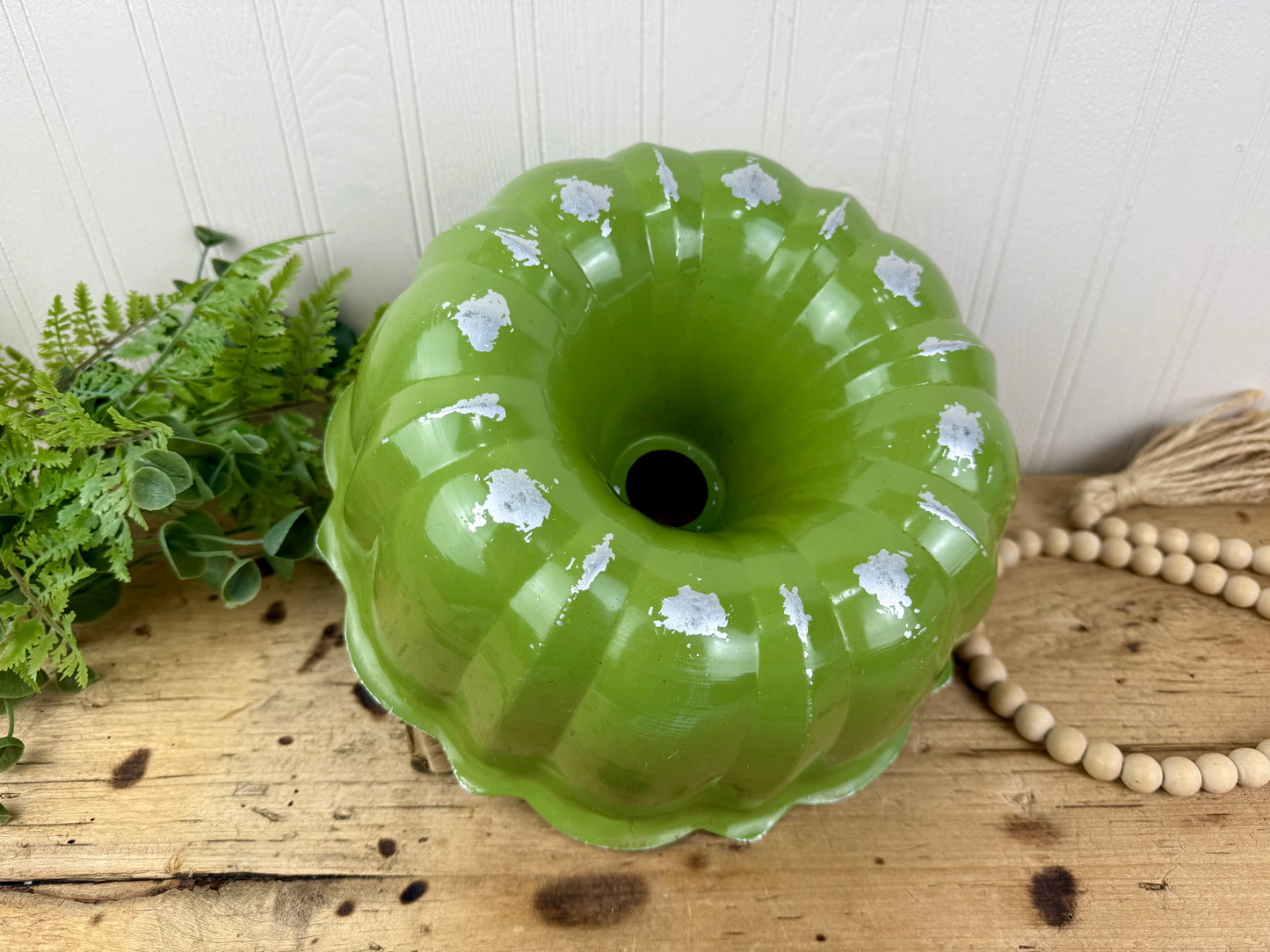 Vintage Avocado Green Fluted Aluminum Bundt Pan