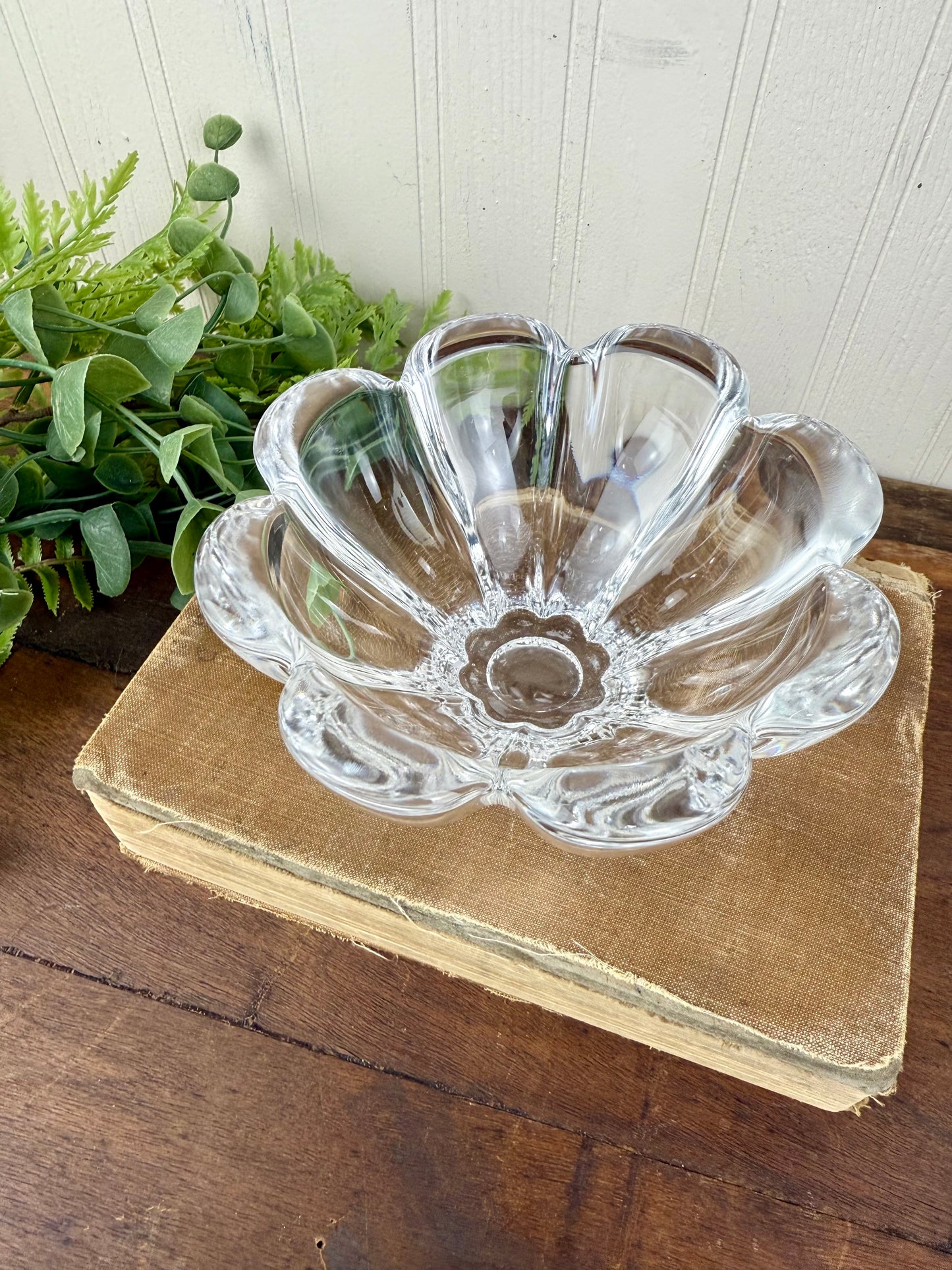 Vintage Mikasa Zinnia Clear Crystal Glass Petal Bowl