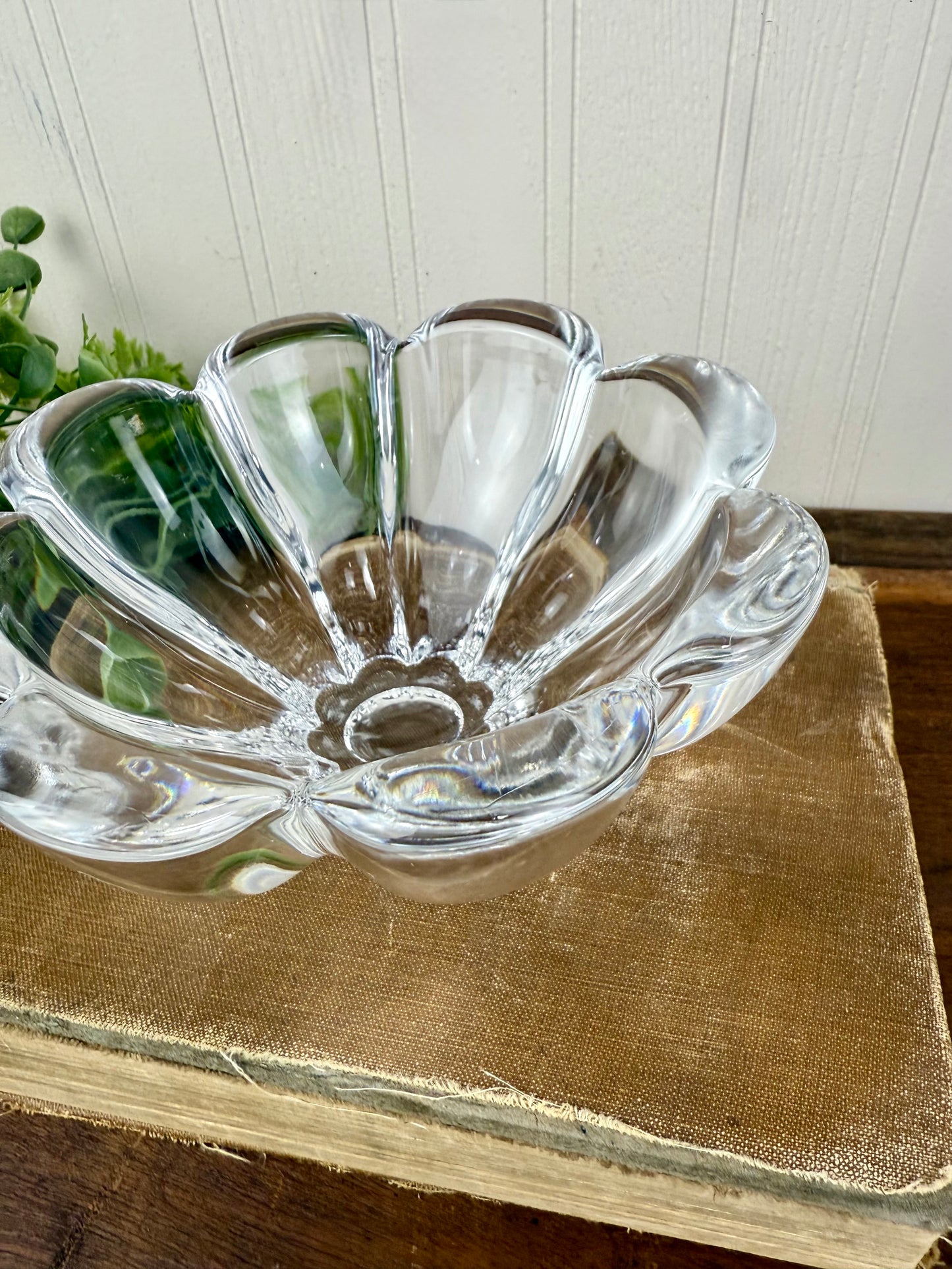 Vintage Mikasa Zinnia Clear Crystal Glass Petal Bowl