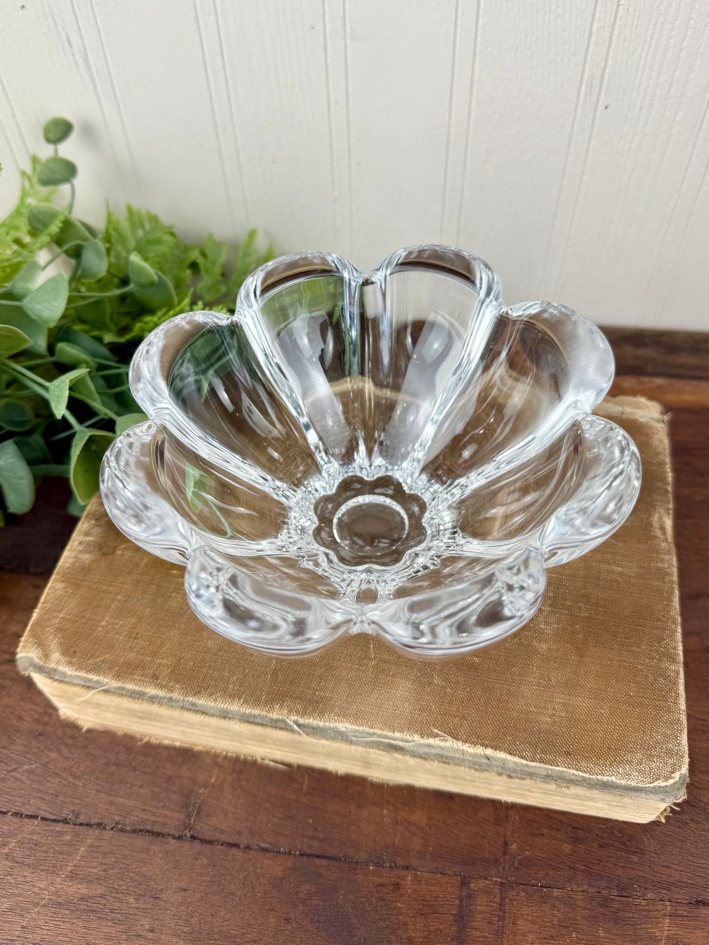 Vintage Mikasa Zinnia Clear Crystal Glass Petal Bowl