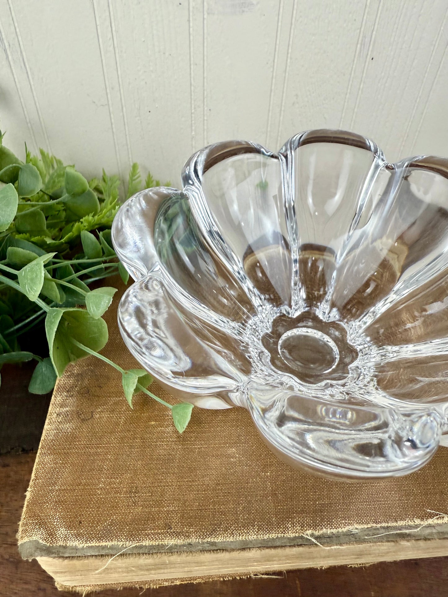 Vintage Mikasa Zinnia Clear Crystal Glass Petal Bowl