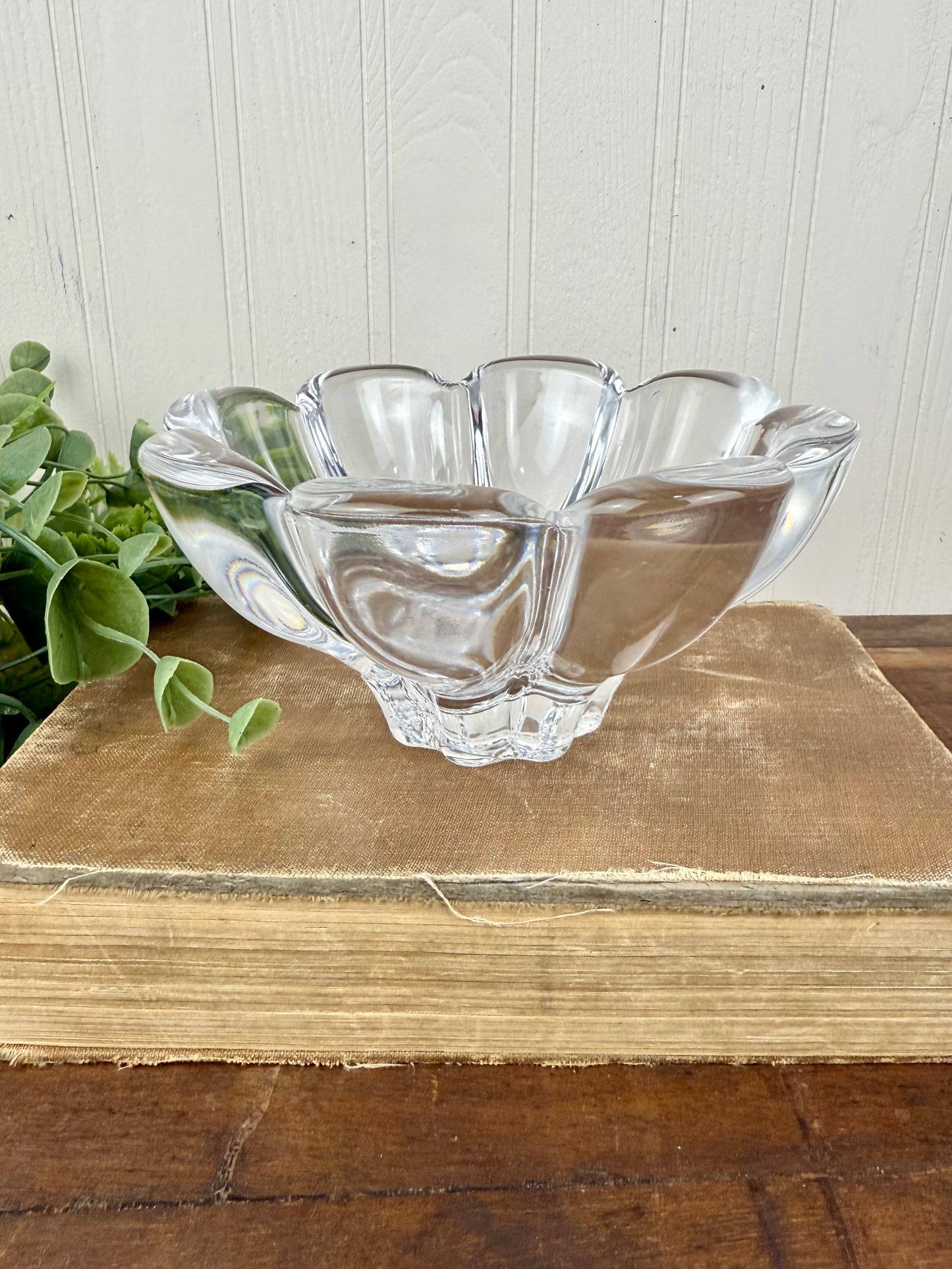 Vintage Mikasa Zinnia Clear Crystal Glass Petal Bowl
