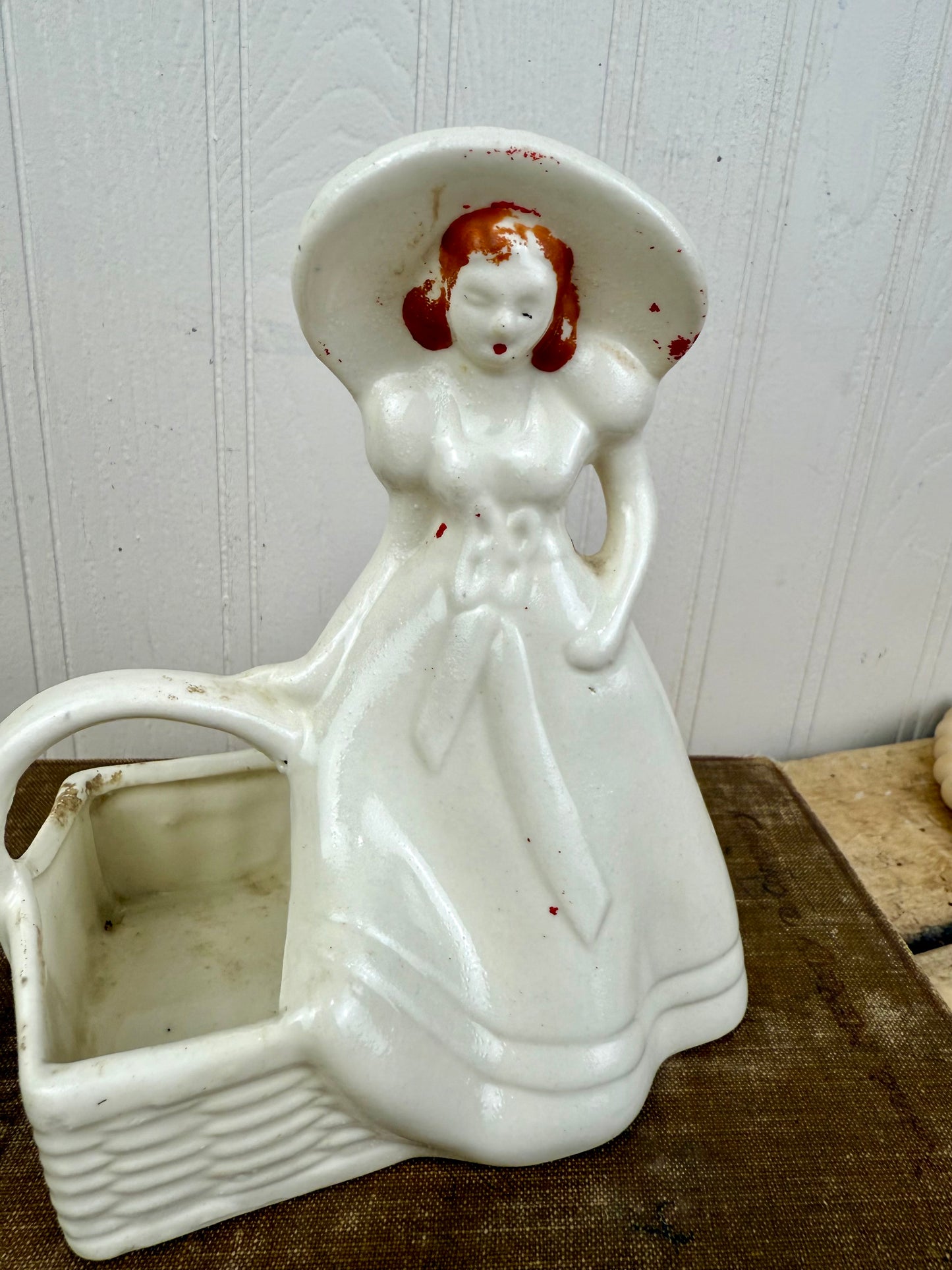 Vintage 1930’s Hull Pottery Southern Belle Planter