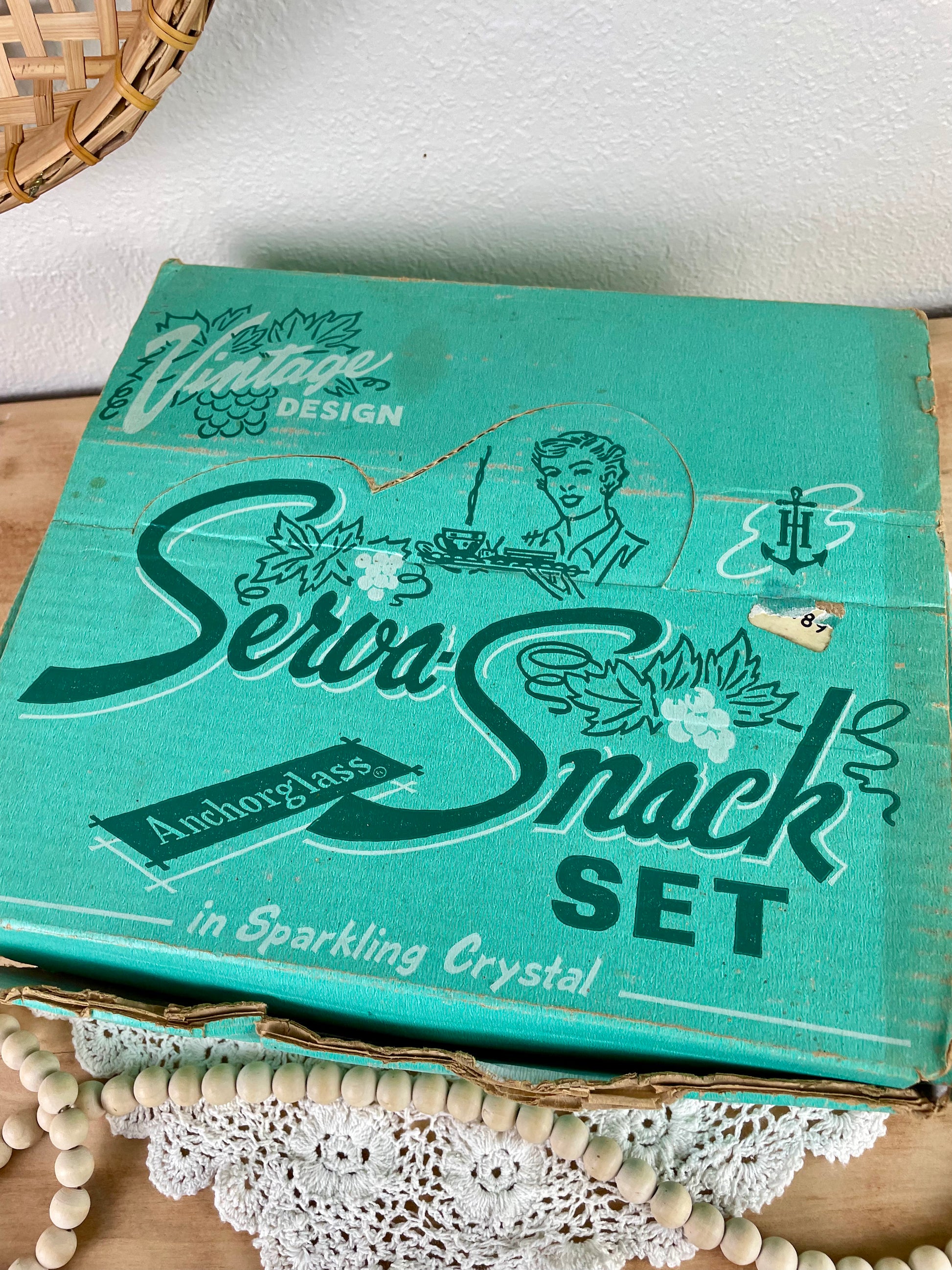Vintage Anchor Hocking Clear Glass 8-Piece Snack Set with Grape Vintage Anchor Hocking Clear Glass 8-Piece Snack Set with Grape