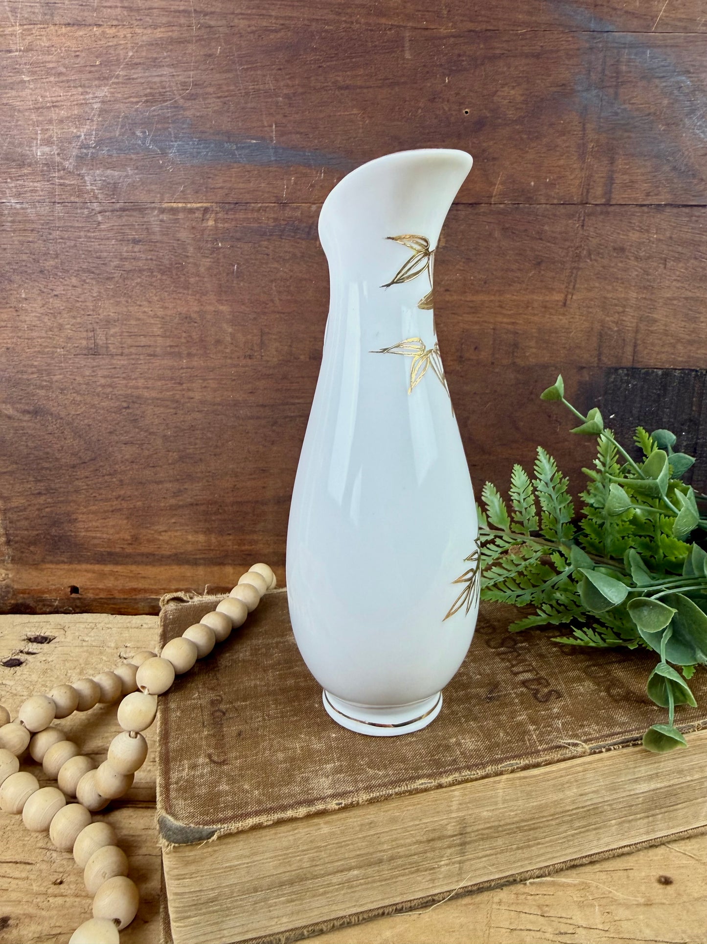 Vintage Mid-Century Japanese Porcelain Bud Vase