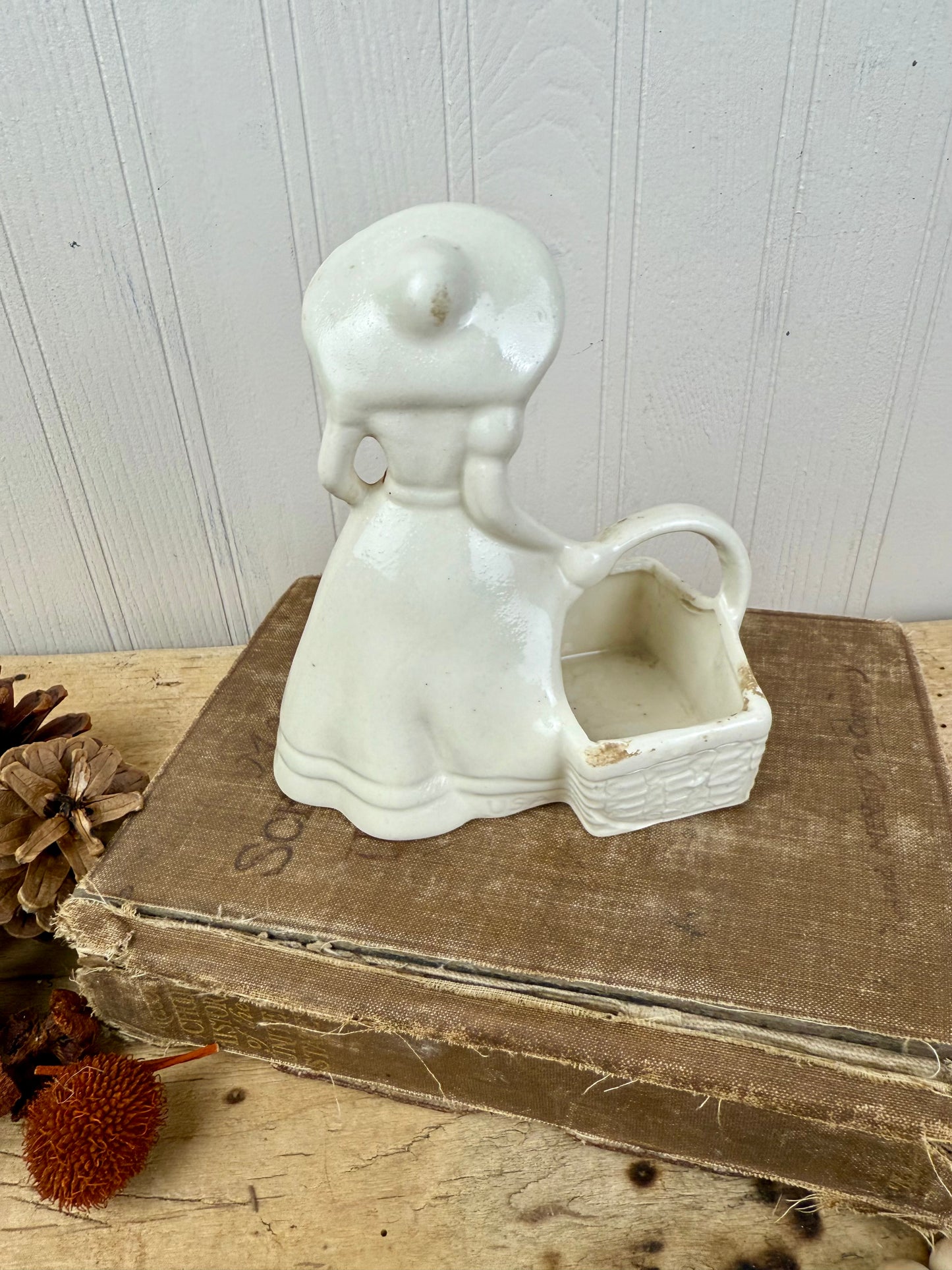 Vintage 1930’s Hull Pottery Southern Belle Planter
