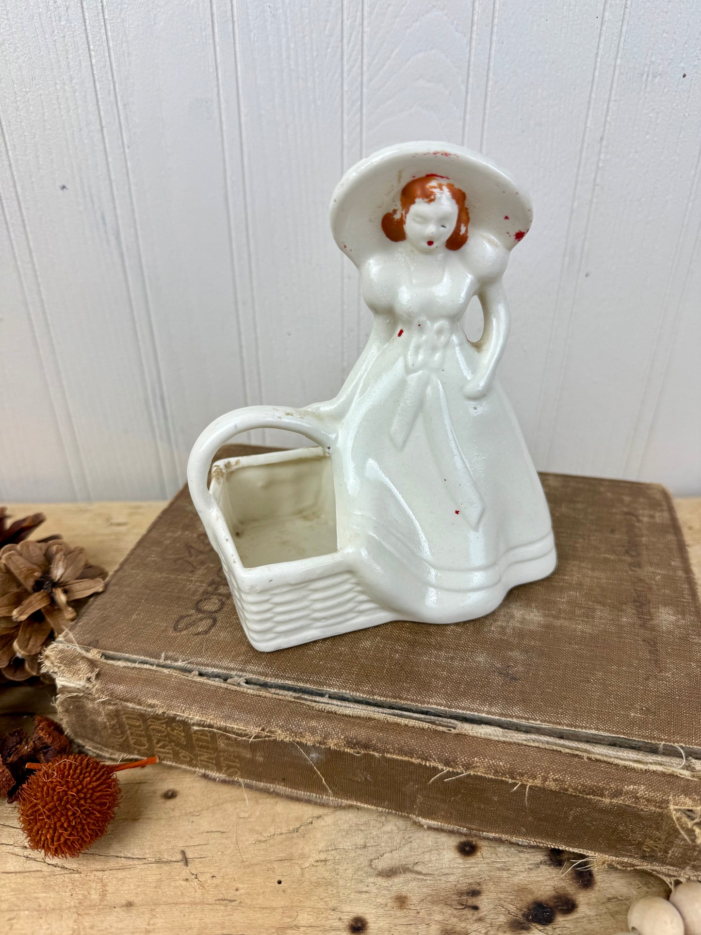 Vintage 1930’s Hull Pottery Southern Belle Planter