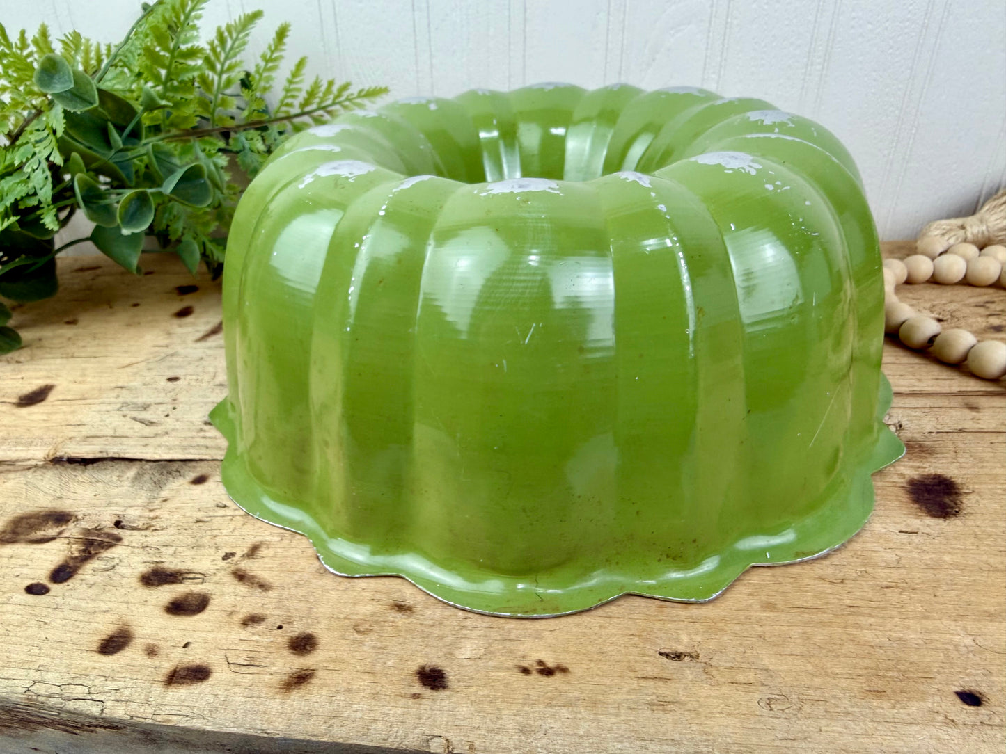 Vintage Avocado Green Fluted Aluminum Bundt Pan