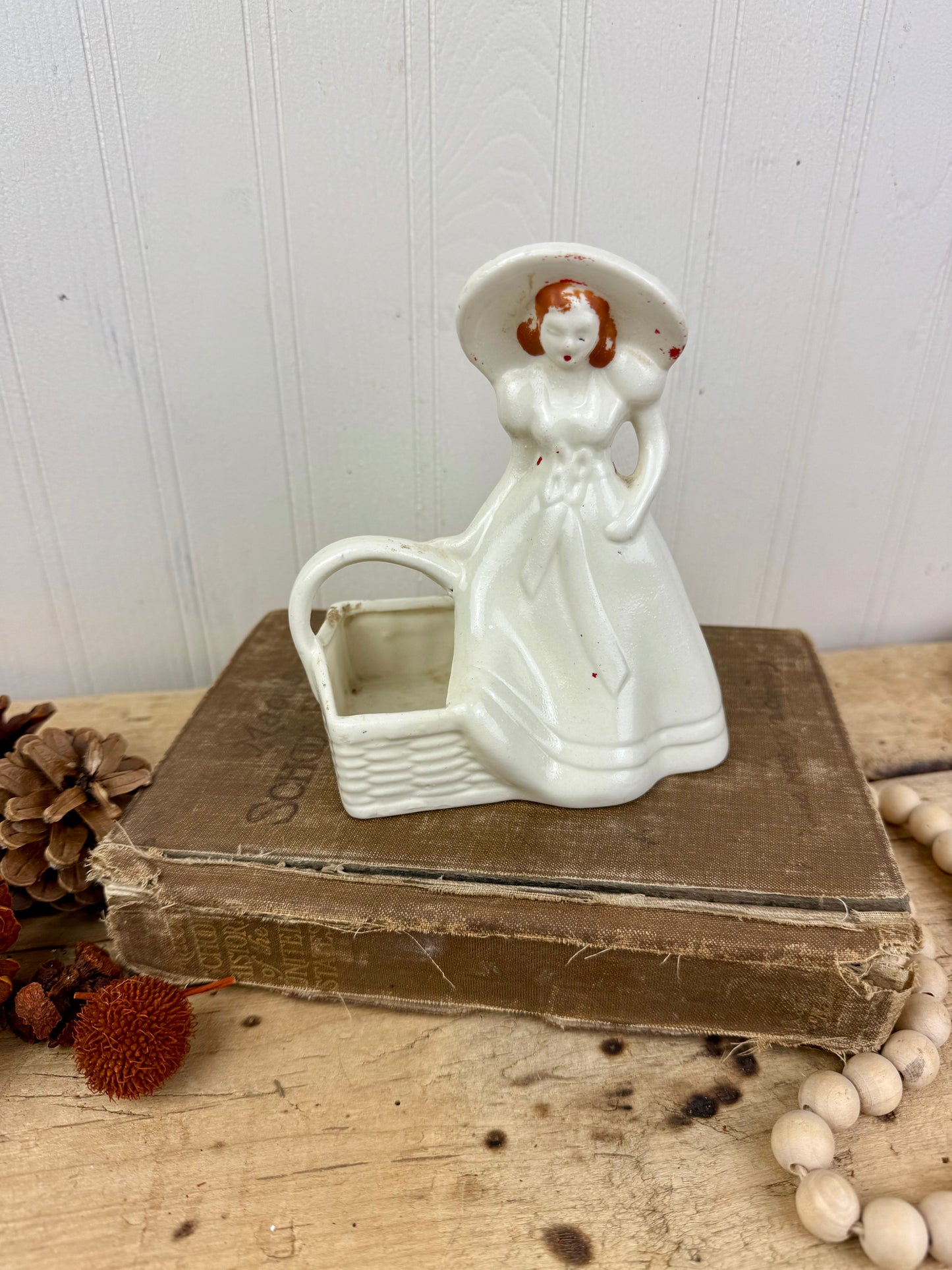 Vintage 1930’s Hull Pottery Southern Belle Planter