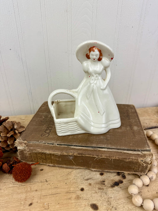Vintage 1930’s Hull Pottery Southern Belle Planter