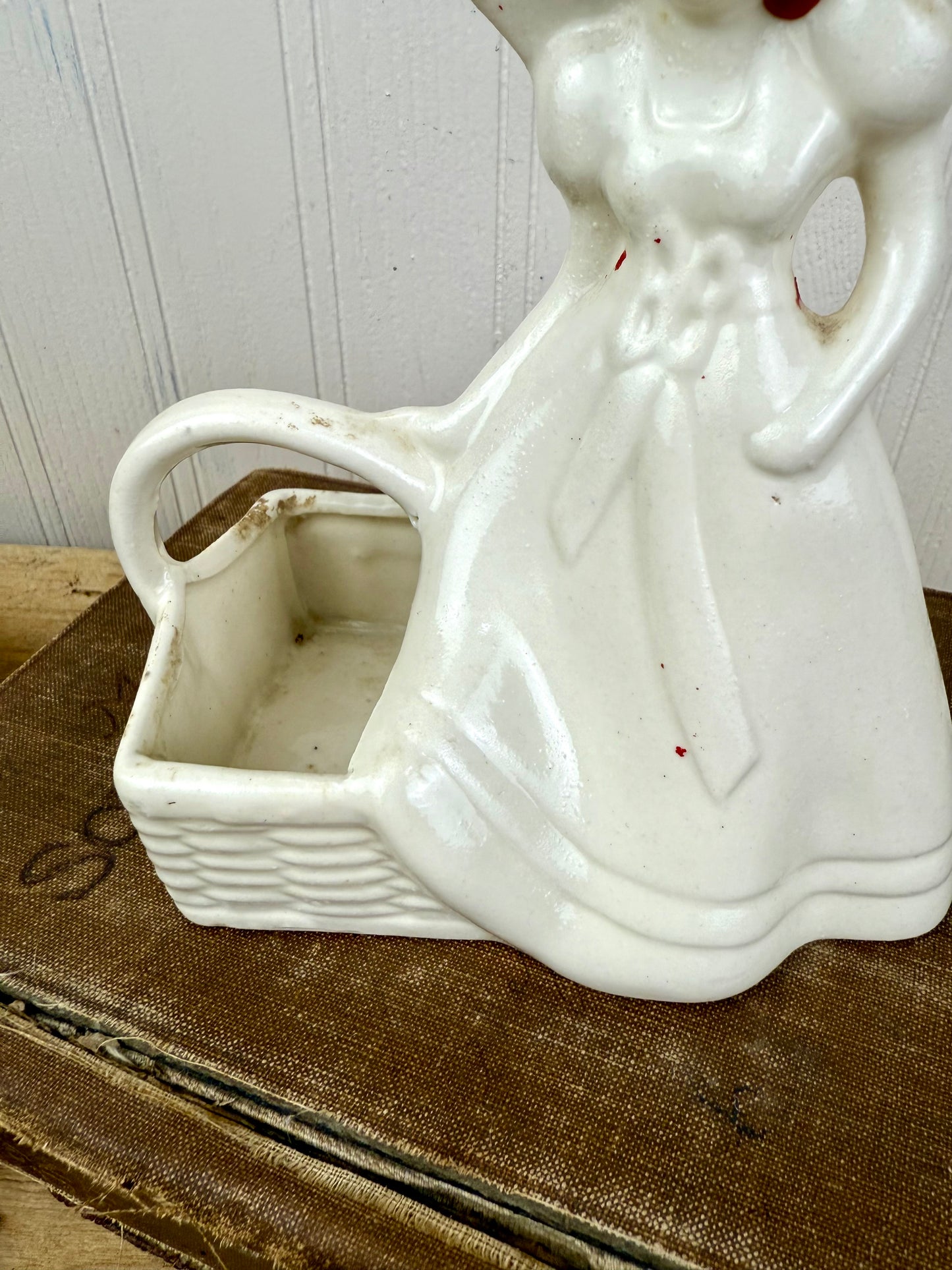 Vintage 1930’s Hull Pottery Southern Belle Planter