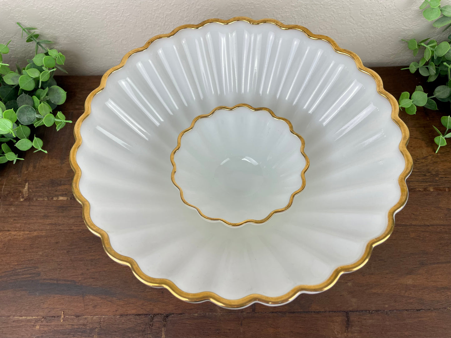 Vintage Anchor Hocking Fire King Scalloped Milk Glass Bowl Set