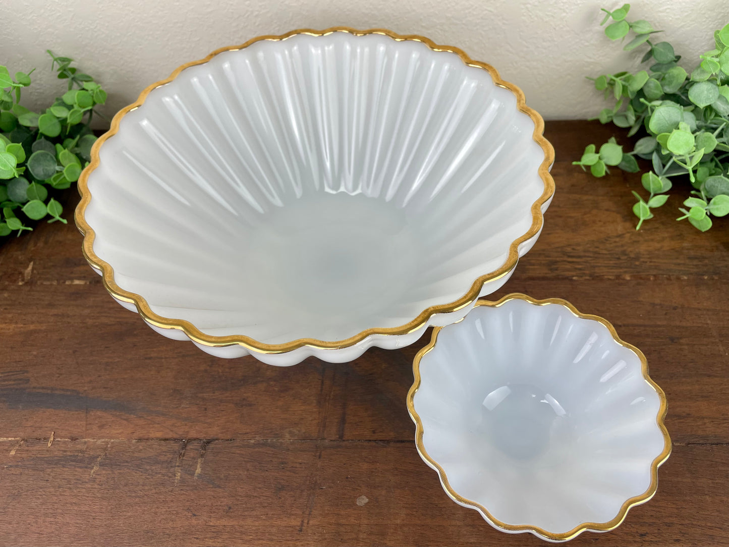 Vintage Anchor Hocking Fire King Scalloped Milk Glass Bowl Set