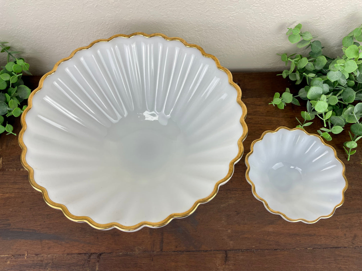 Vintage Anchor Hocking Fire King Scalloped Milk Glass Bowl Set